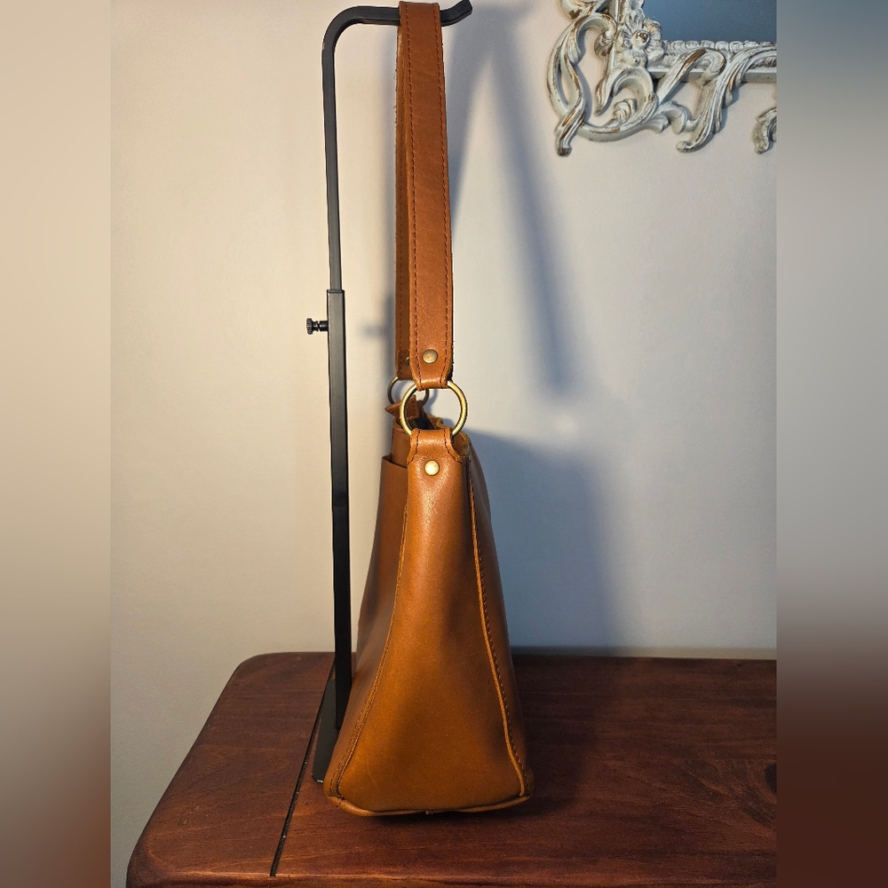 Portland Leather Tan Shoulder Bag - Picture 3 of 16